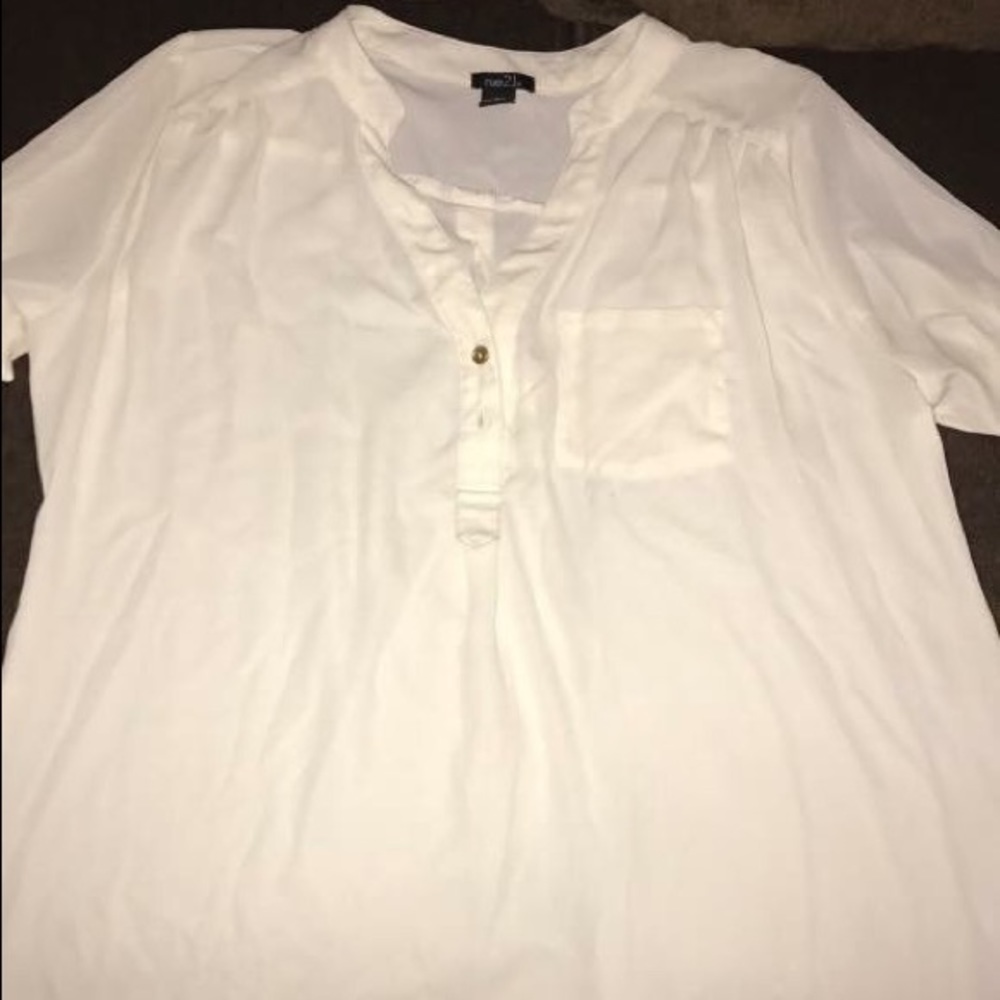 Women’s off white blouse